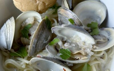 Garlic Butter Clams With White Wine Cream Sauce